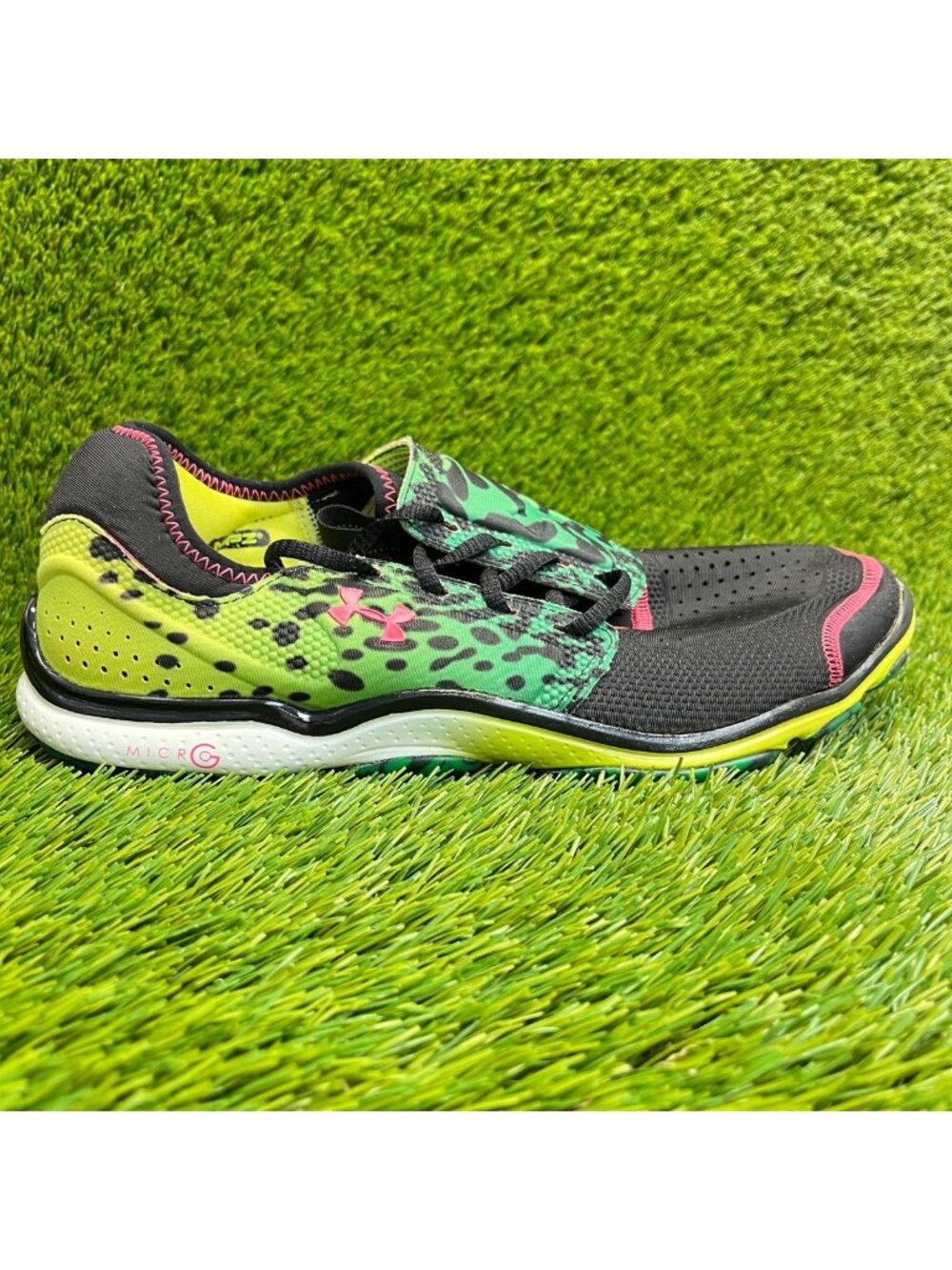 Under Armour Micro G Toxic Six Mens Size 11 Black Green Running Shoes Sneakers
